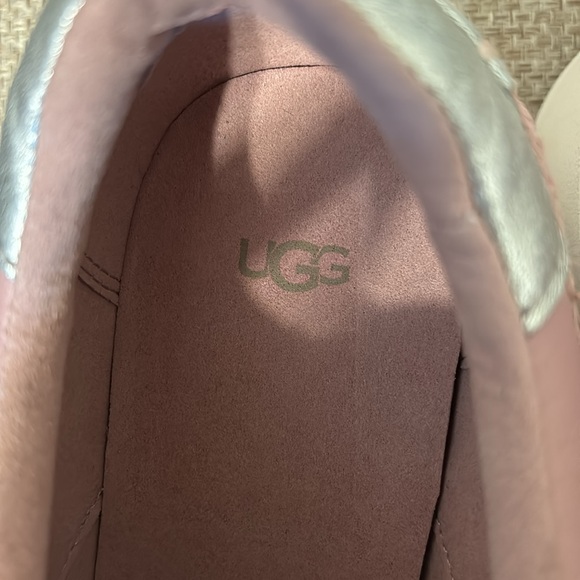 UGG Sneakers. Size 10. NWOT. - Picture 3 of 9